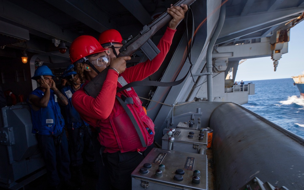 George Washington Conducts Fueling-at-Sea with Badlands Trader