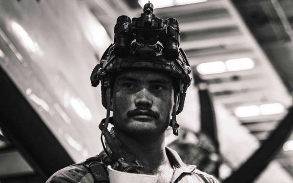 EODMU 5 Sailors Conduct Fast Rope Drills
