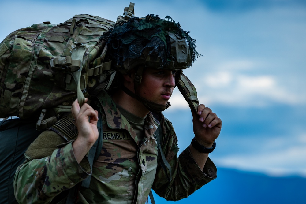 173rd Airborne Brigade performs an airborne operation in Aviano