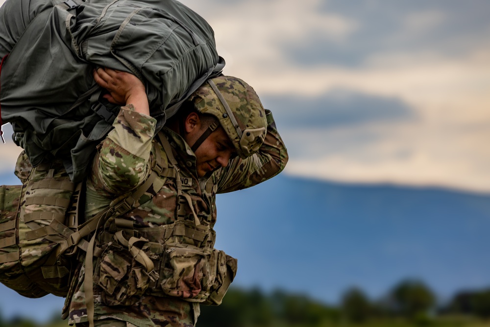 173rd Airborne Brigade performs an airborne operation in Aviano