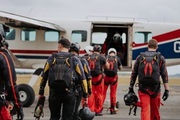 U.S. and British Army Parachute Teams Execute First-Ever 6-Way Downplane