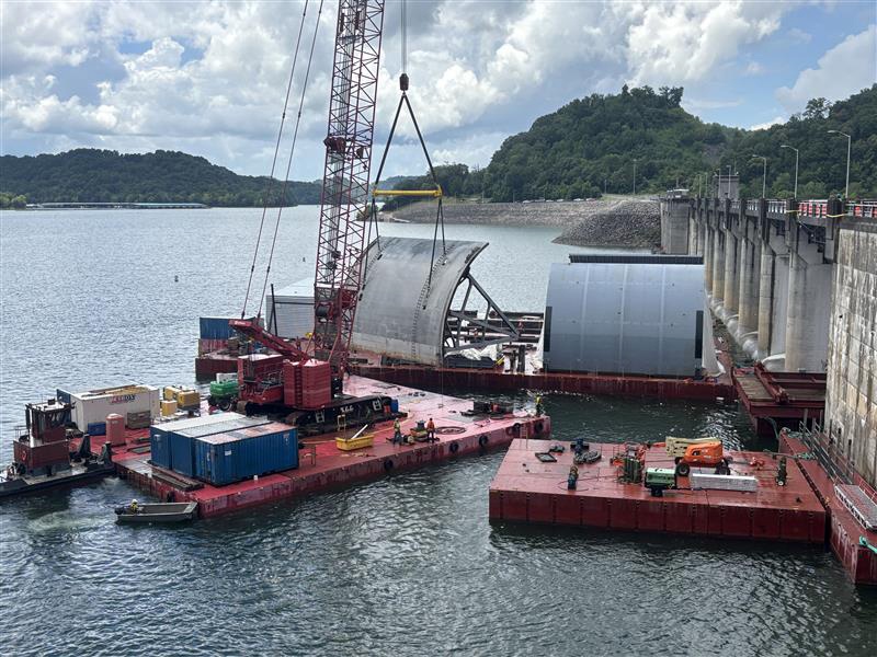 First spillway gate removed at Center Hill Dam for replacement