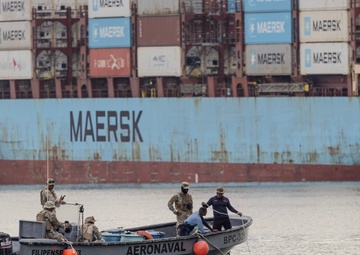US, Panamanian Explosive Ordnance Disposal Technicians Enhance Panama Canal Safety