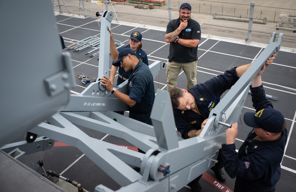 USS Charleston (LCS 18) Visits Naval Surface Warfare Center, Port Hueneme Division for Combat Systems Tune-Up, Employee Tours