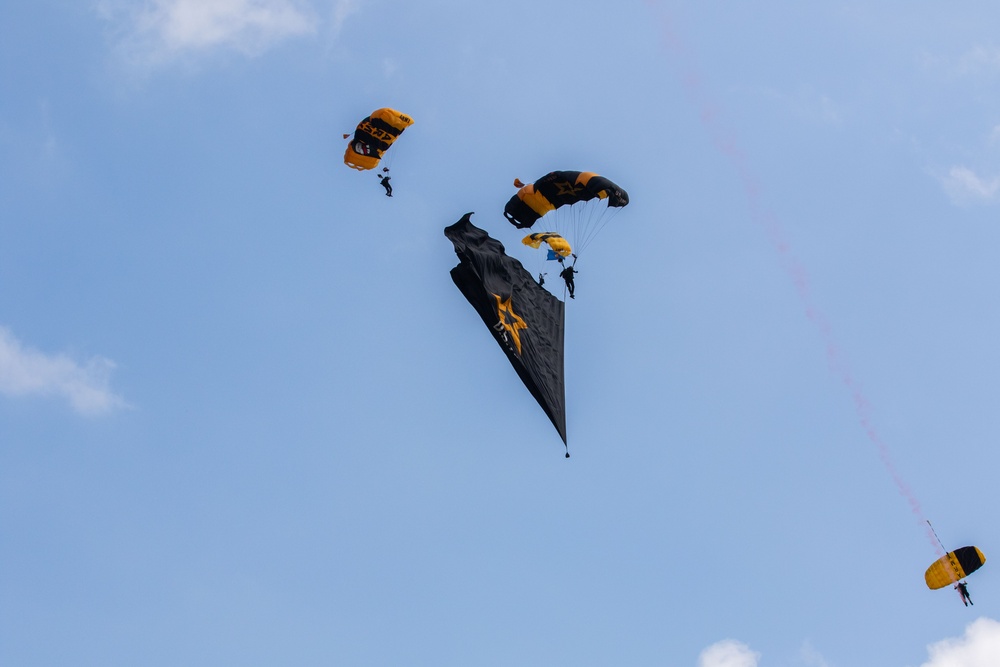 U.S. Army Golden Knights soar over EAA AirVenture