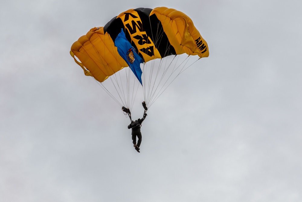 U.S. Army Golden Knights soar over EAA AirVenture