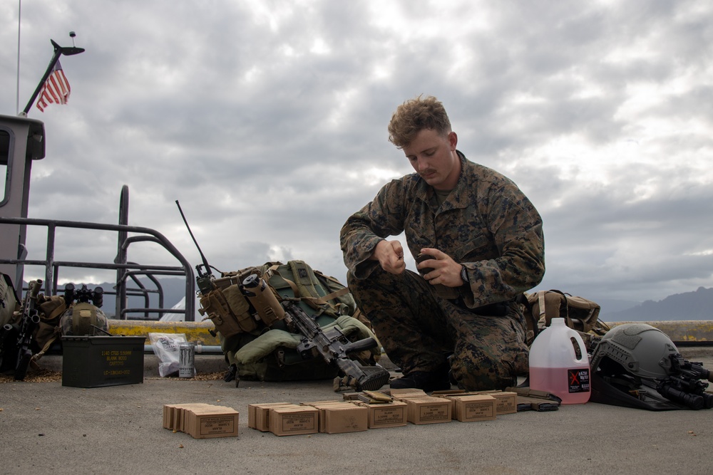 U.S. Marines with 3d Recon Prepare for Joint Dive Operations with The U.S. Army