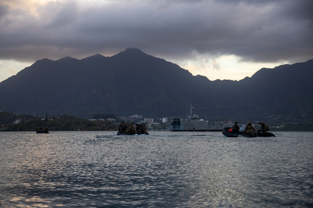 U.S. Marines with 3d Recon Prepare for Joint Dive Operations with The U.S. Army