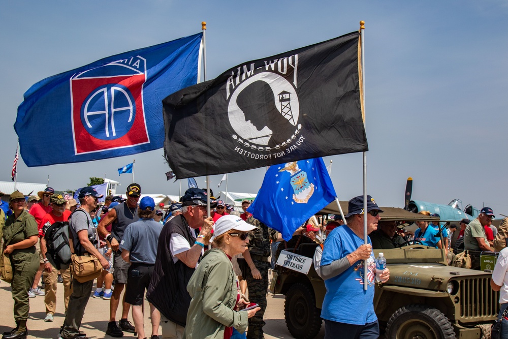 EAA AirVenture honors veterans with tribute parade