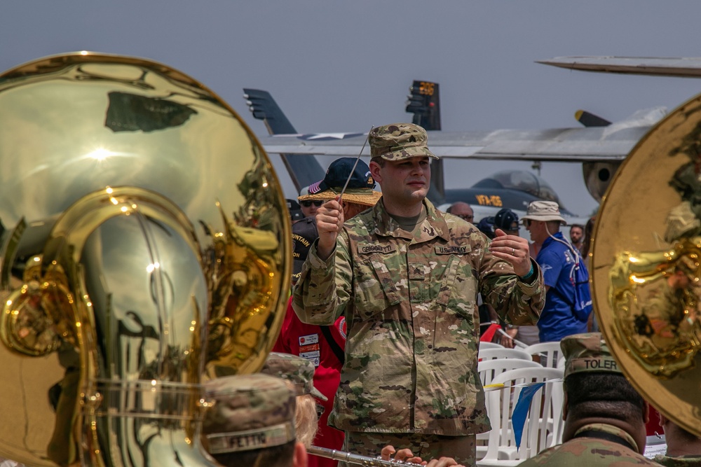 EAA AirVenture honors veterans with tribute parade