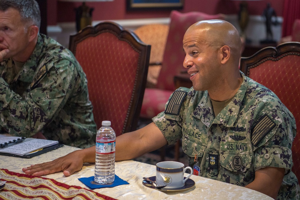 Commander, Carrier Strike Group Nine visits USS Ronald Reagan (CVN 76)
