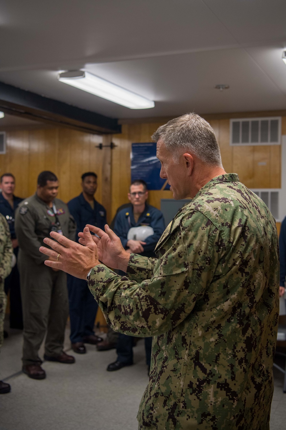 Commander, Carrier Strike Group Nine visits USS Ronald Reagan (CVN 76)