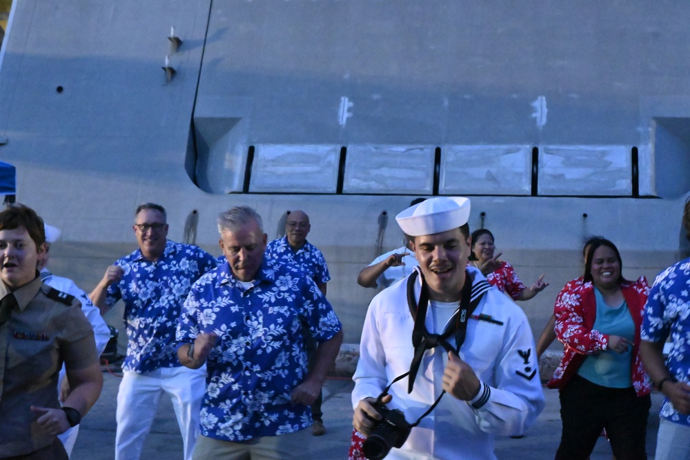 USS Cincinnati (LCS 20) Conducts a Port Visit to Majuro, Republic of the Marshall Islands
