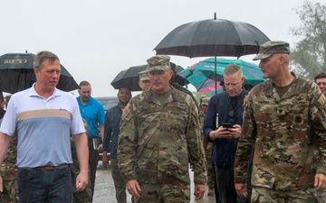 SECARMY visits Task Force Talon