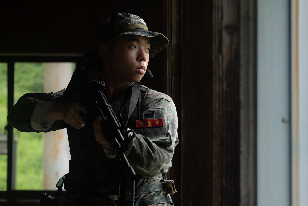 2/23 Marines teach and conduct MOUT Techniques with ROK Marines | Day 1
