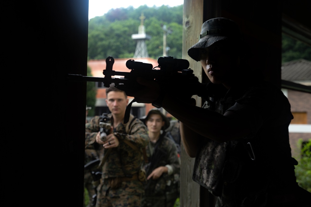 2/23 Marines teach and conduct MOUT Techniques with ROK Marines | Day 1