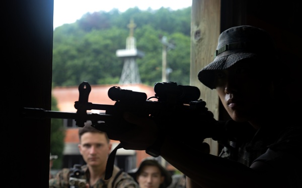 ROK and U.S. Marines Train Together During Ulchi Freedom Shield 25