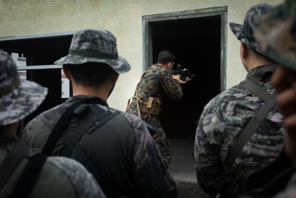 2/23 Marines teach and conduct MOUT Techniques with ROK Marines | Day 1