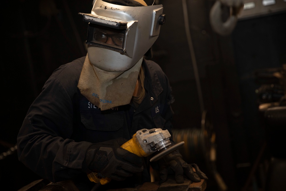 USS Kearsarge Conducts Routine Maintenance