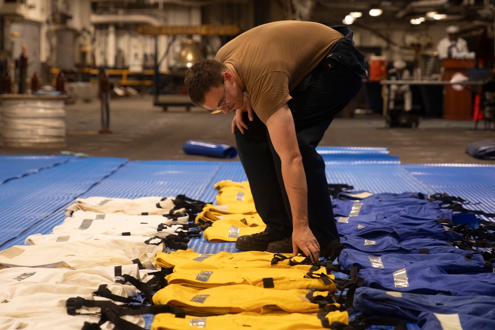 USS Kearsarge Conducts Routine Maintenance