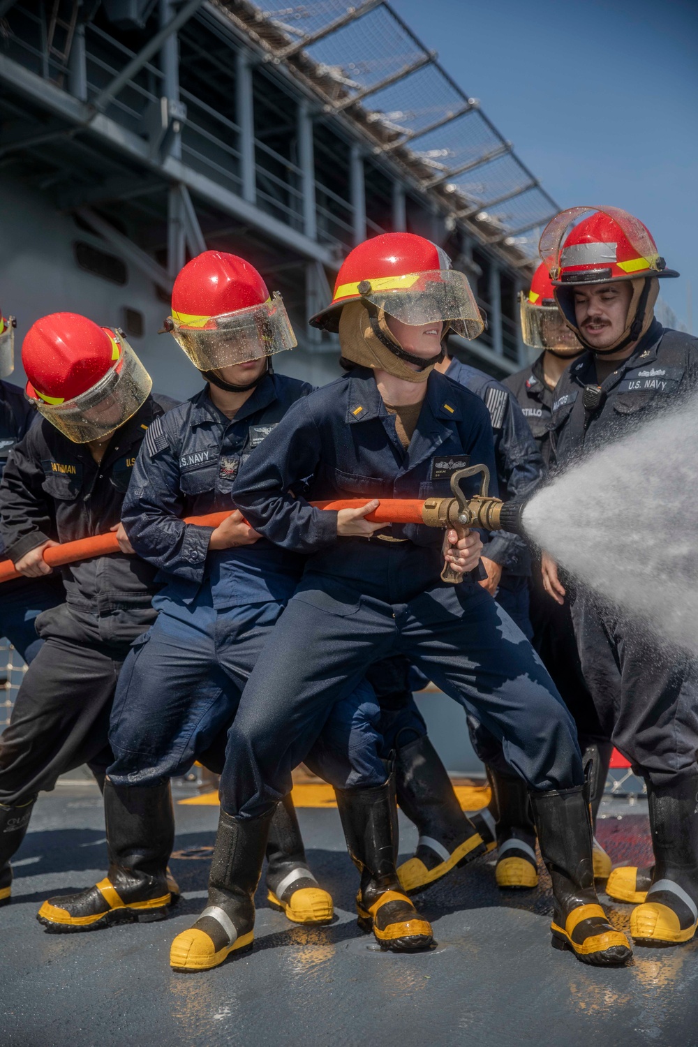 USS Kearsarge Participates In Fire Fighting Training