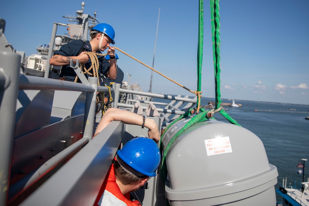 USS Kearsarge Conducts Maintenance