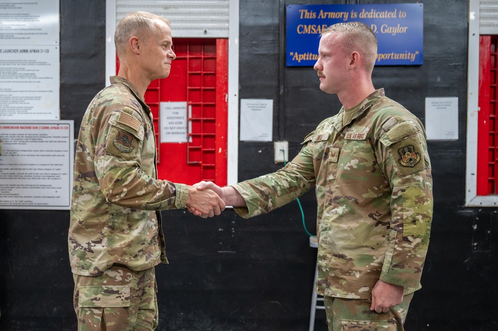 AFCENT visits 386th AEW