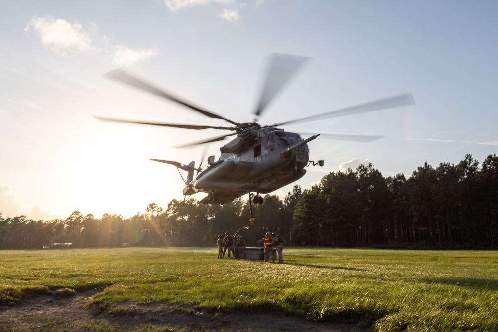 U.S. Marines with Logistics Operations School perform helicopter support team training