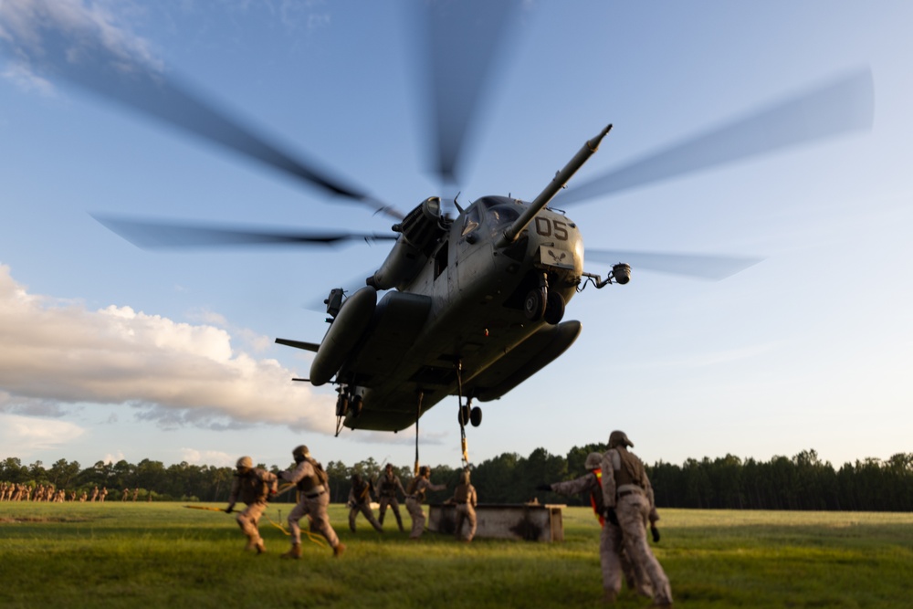 U.S. Marines with Logistics Operations School perform helicopter support team training