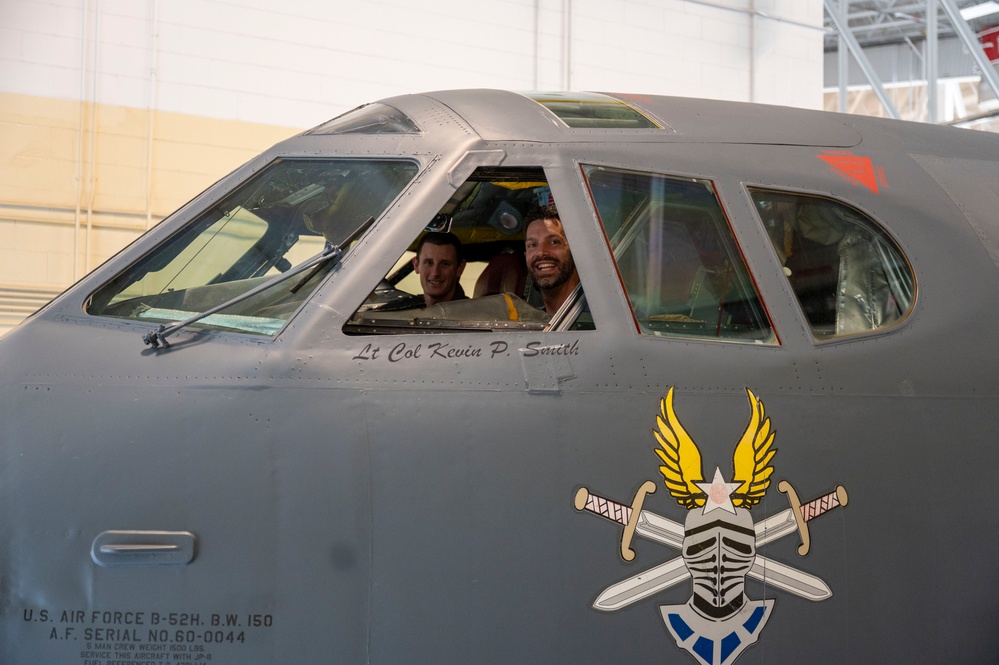 Luke Bryan band tours a B-52H at Minot Air force Base