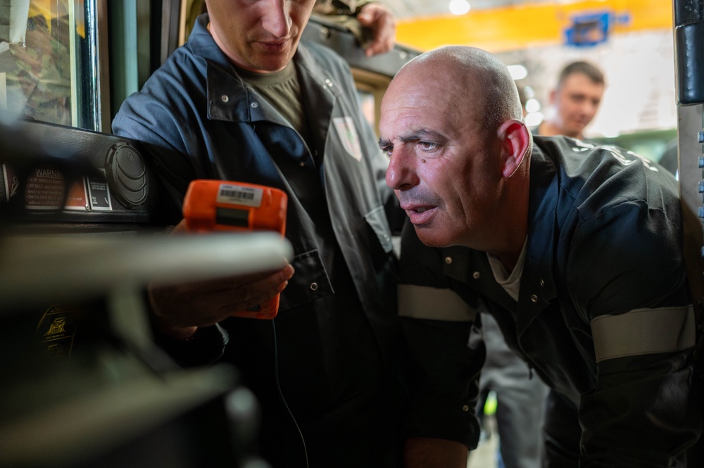 NJNG and Albanian Armed Forces vehicle maintenance training