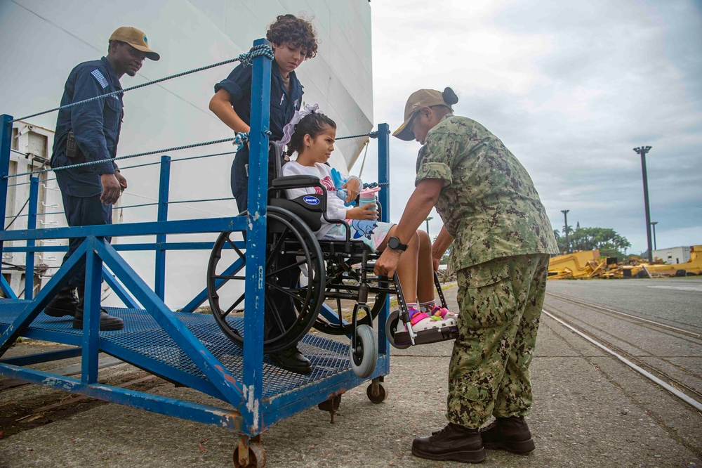 Costa Rican Patients Aboard USNS Comfort CP25