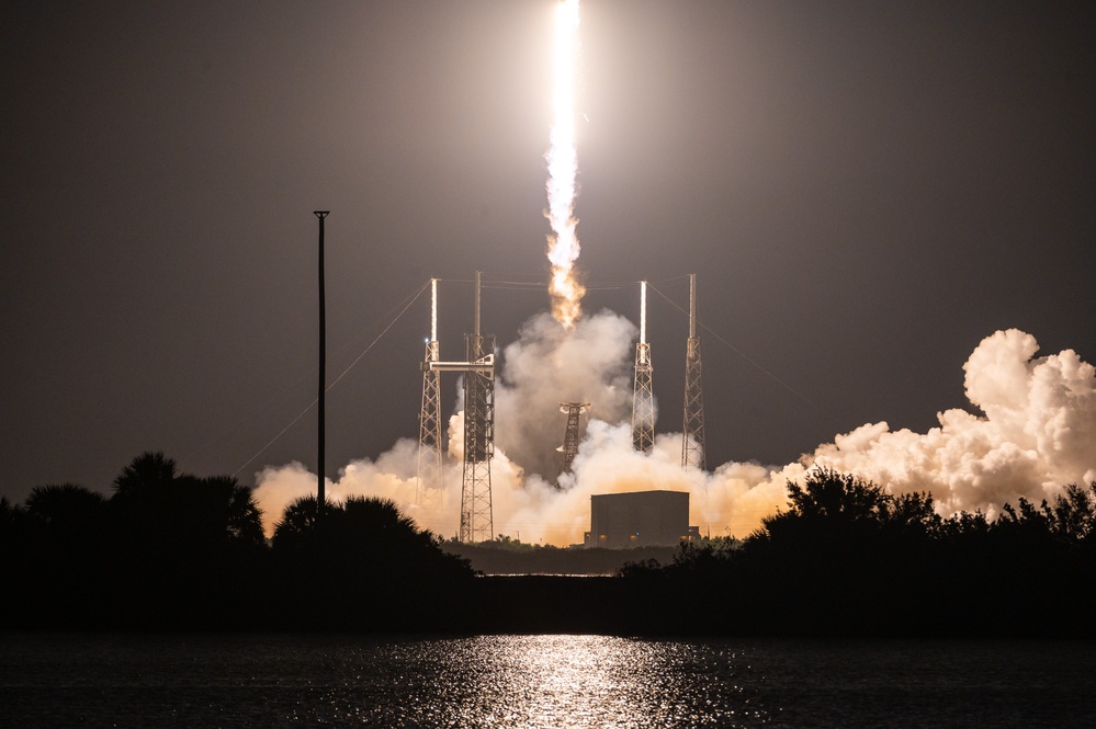 Starlink 10-28 Launches from Cape Canaveral Space Force Station