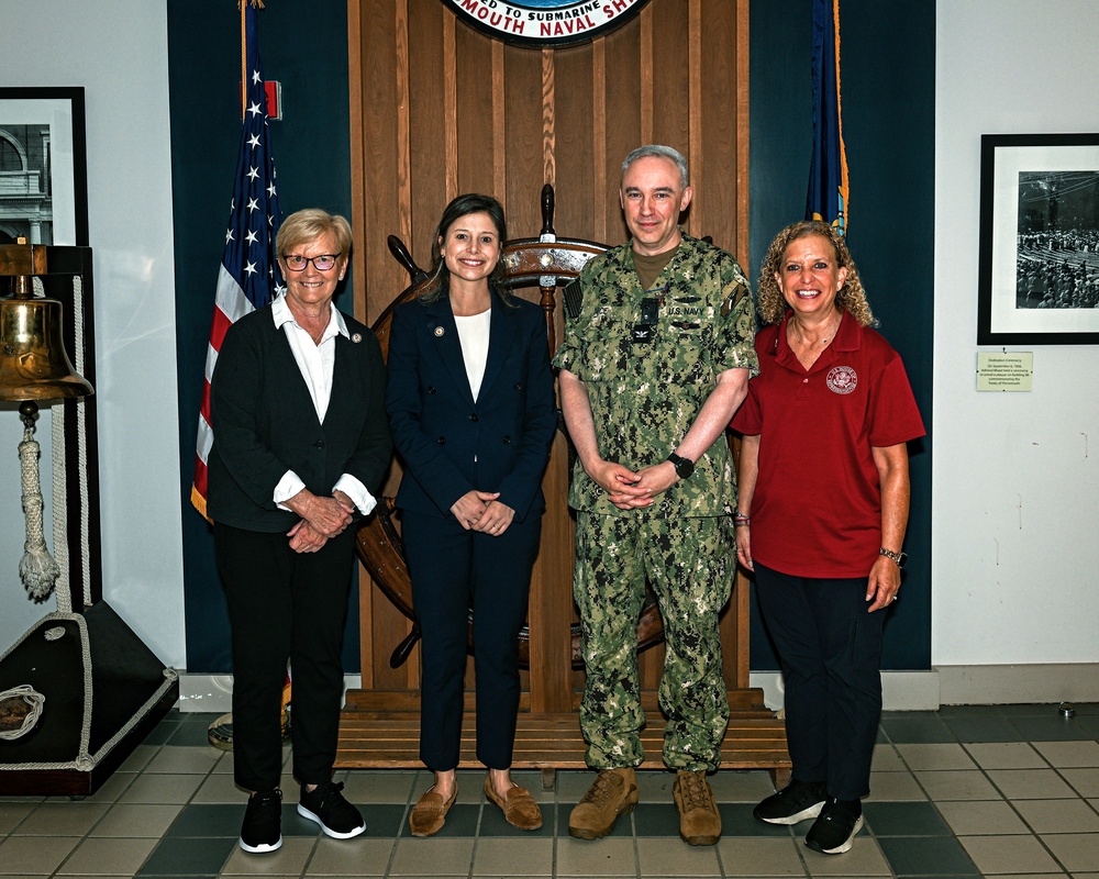 U.S. Representatives Visit PNSY