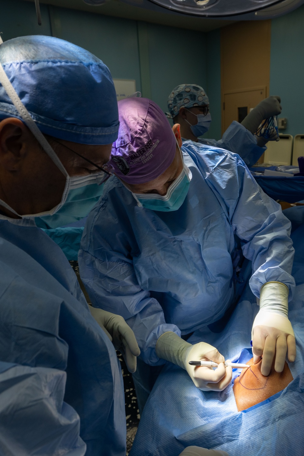 CP25 USNS Comfort Surgeons Perform Operations in Costa Rica