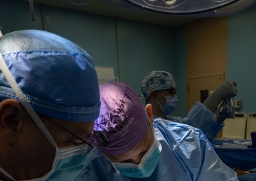 CP25 USNS Comfort Surgeons Perform Operations in Costa Rica