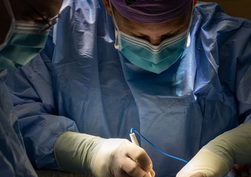 CP25 USNS Comfort Surgeons Perform Operations in Costa Rica