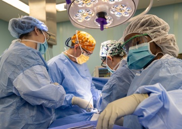 CP25 USNS Comfort Surgeons Perform Operations in Costa Rica