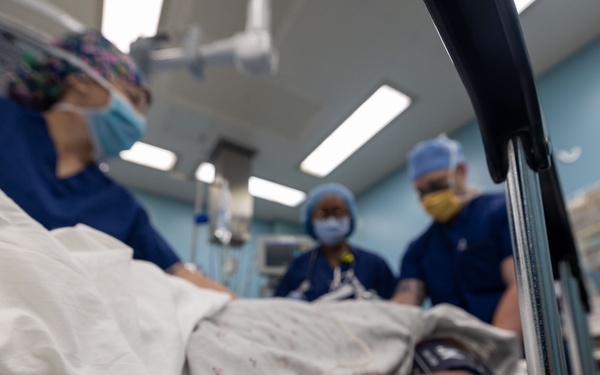 CP25 USNS Comfort Surgeons Perform Operations in Costa Rica