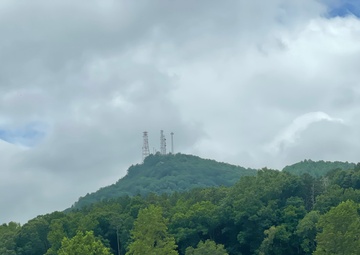 US Army EOD technicians pay tribute to airborne pioneers during Currahee Mountain run