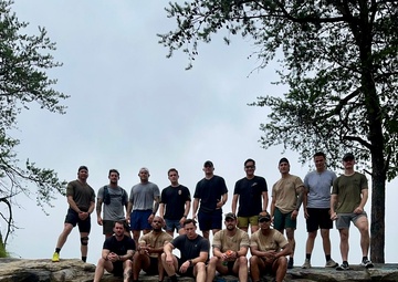 US Army EOD technicians pay tribute to airborne pioneers during Currahee Mountain run