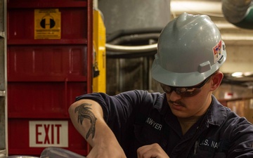 Ronald Reagan Sailors perform maintenance