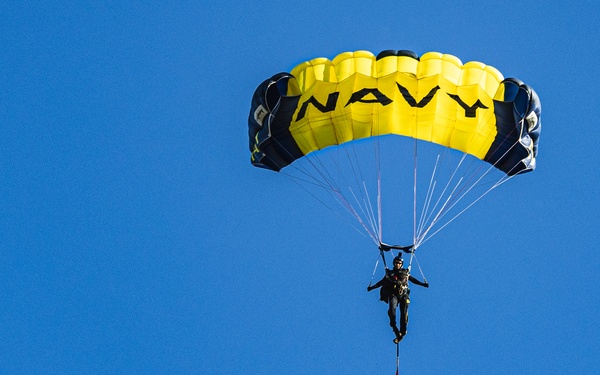 Leap Frogs Jump Into Duluth Navy Week