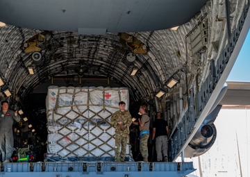 UC25 C-17 cargo off-load