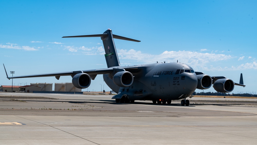 UC25 C-17 cargo off-load