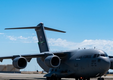 UC25 C-17 cargo off-load