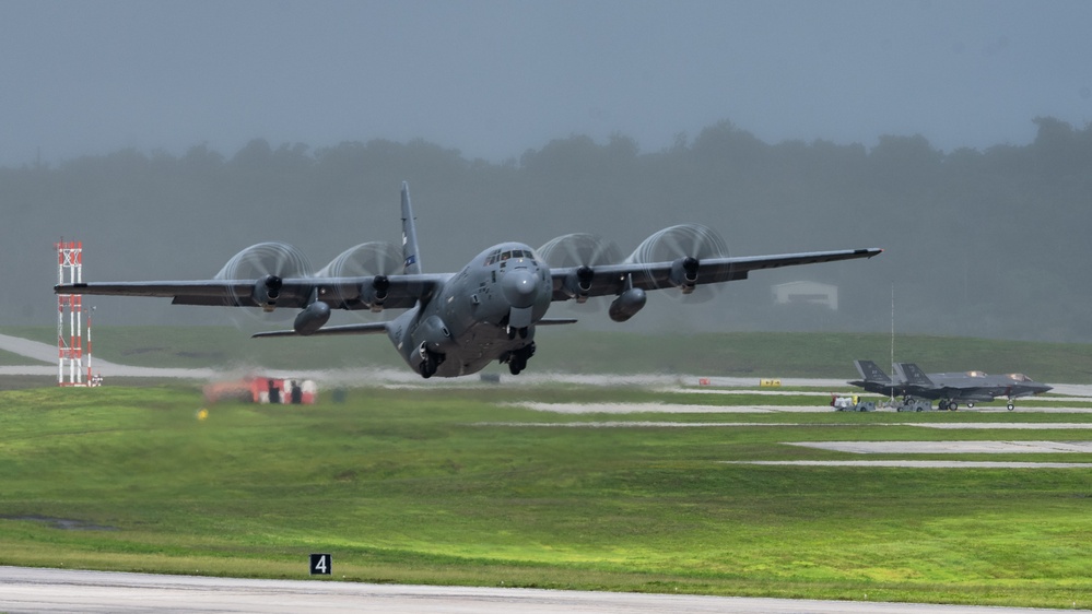 AMC boosts airlift, teamwork in DLE 2025 exercise