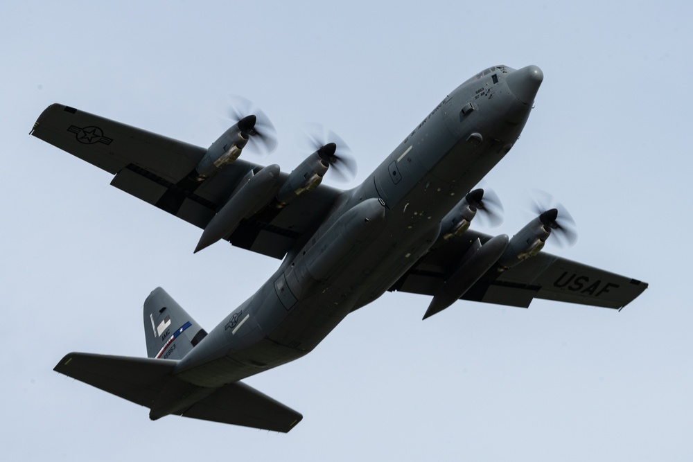AMC boosts airlift, teamwork in DLE 2025 exercise