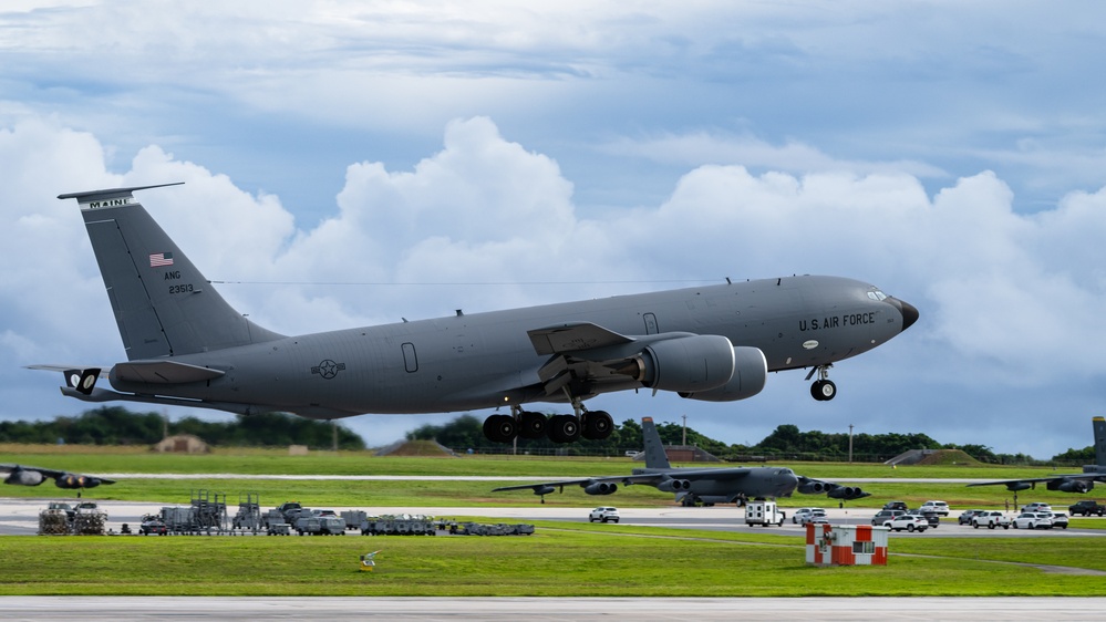 AMC boosts airlift, teamwork in DLE 2025 exercise