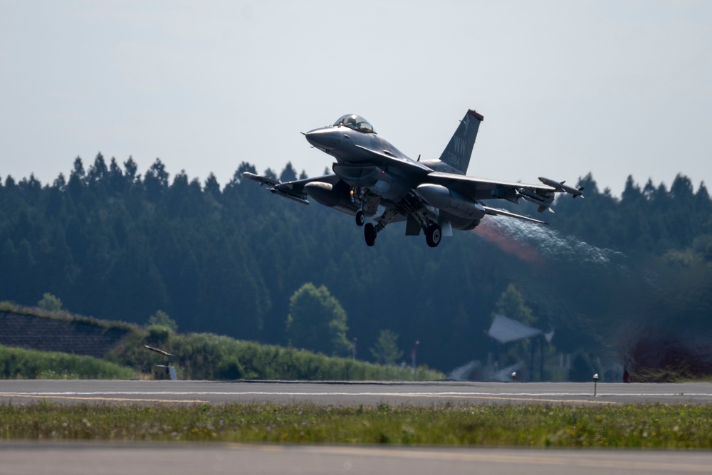 F-16 Fighting Falcons Take Off During REFORPAC 2025